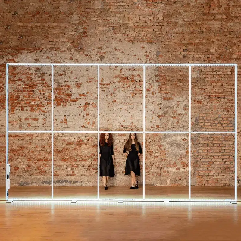 What Are the Benefits of a Lightbox Exhibition Stand?